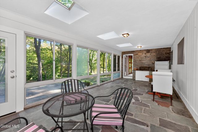 15 N Sage Hill Lane, Menands, NY 12204