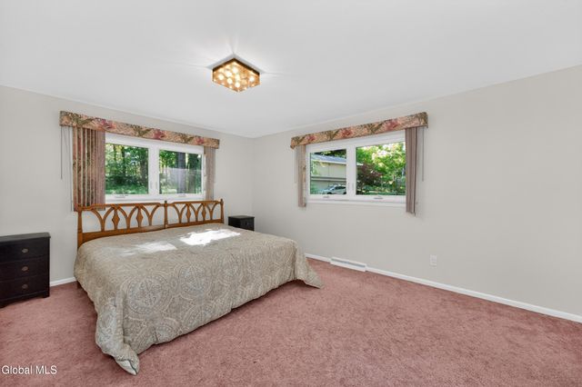 15 N Sage Hill Lane, Menands, NY 12204