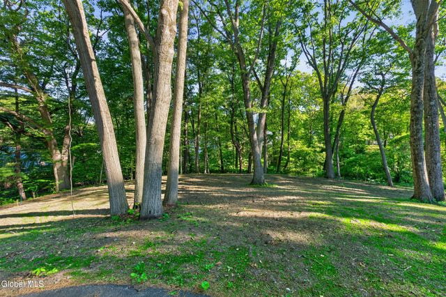 15 N Sage Hill Lane, Menands, NY 12204