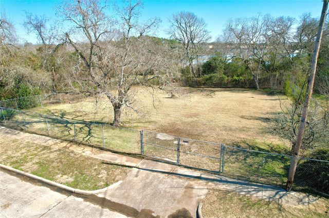 206 Avenue L, Baytown, TX 77520