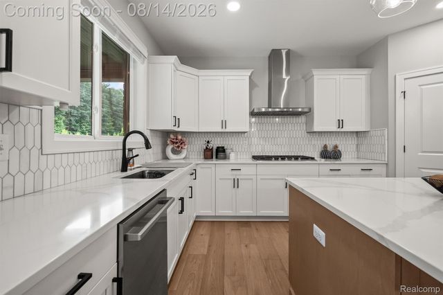 53908 Lawson Creek Drive, Shelby Charter Township, MI 48316
