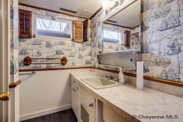 1608 MADISON AVE, Cheyenne, WY 82001