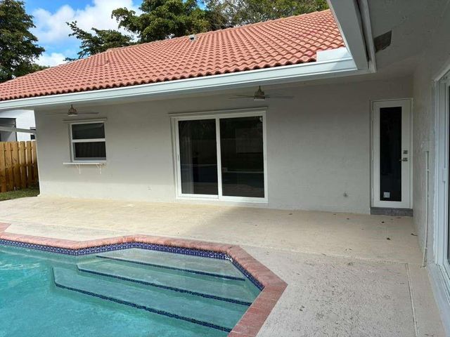 7104 NW 38th Mnr, Coral Springs, FL 33065