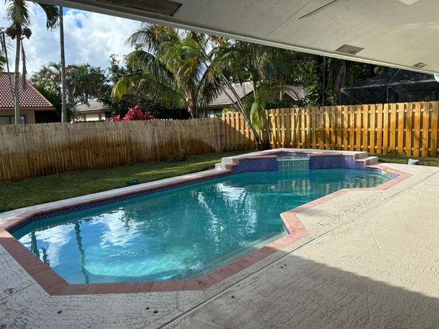 7104 NW 38th Mnr, Coral Springs, FL 33065