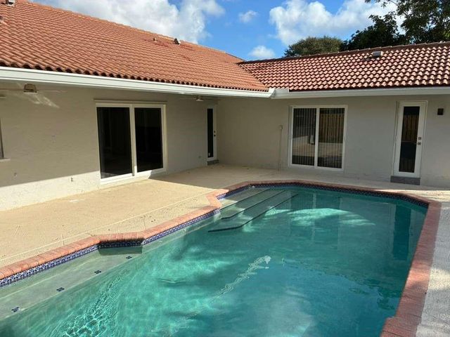 7104 NW 38th Mnr, Coral Springs, FL 33065
