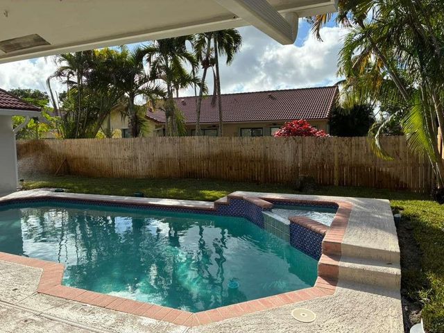 7104 NW 38th Mnr, Coral Springs, FL 33065