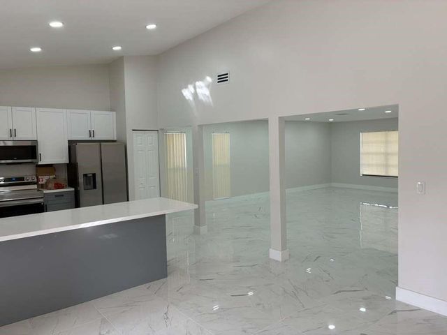 7104 NW 38th Mnr, Coral Springs, FL 33065