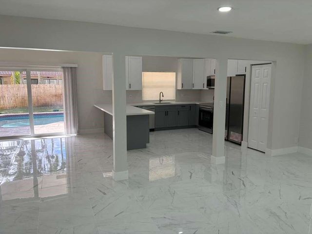 7104 NW 38th Mnr, Coral Springs, FL 33065