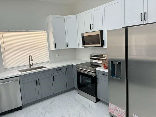 7104 NW 38th Mnr, Coral Springs, FL 33065