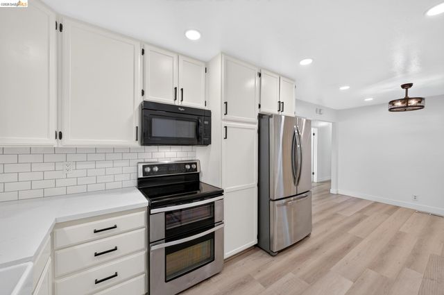 1217 Mission Dr, Antioch, CA 94509
