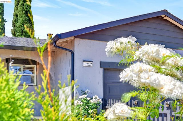 1217 Mission Dr, Antioch, CA 94509