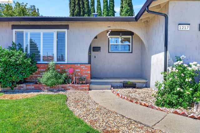 1217 Mission Dr, Antioch, CA 94509