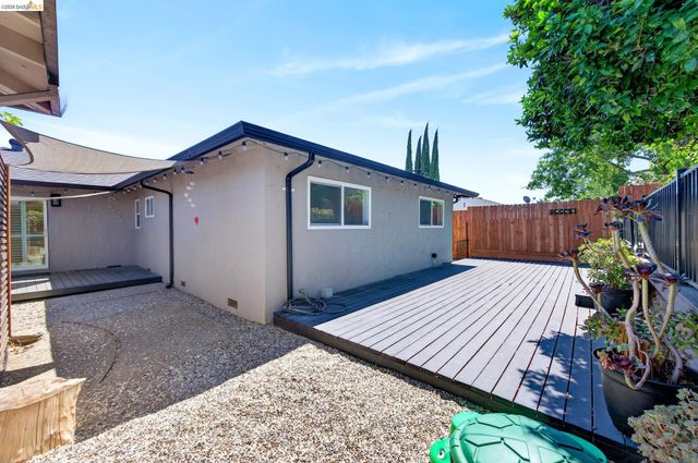 1217 Mission Dr, Antioch, CA 94509