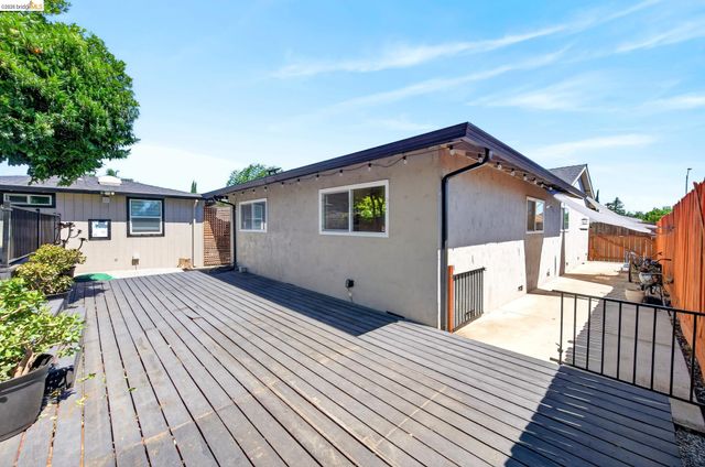 1217 Mission Dr, Antioch, CA 94509