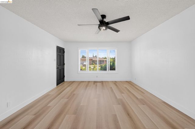 1217 Mission Dr, Antioch, CA 94509