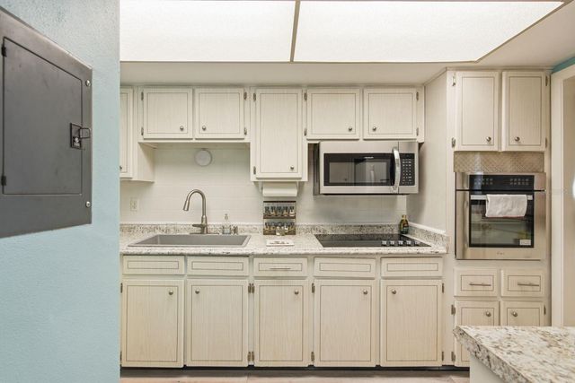 200 GLENNES LANE 205, Dunedin, FL 34698