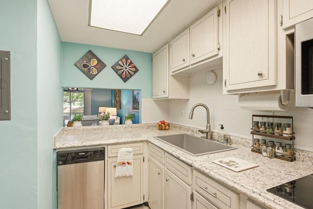 200 GLENNES LANE 205, Dunedin, FL 34698