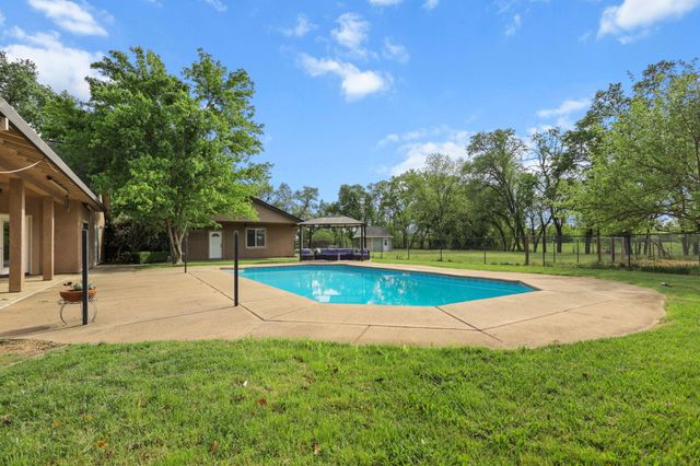 4750 Pheasant Drive, Anderson, CA 96007