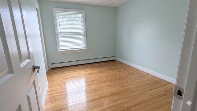 4 Dale St, Burlington, MA 01803