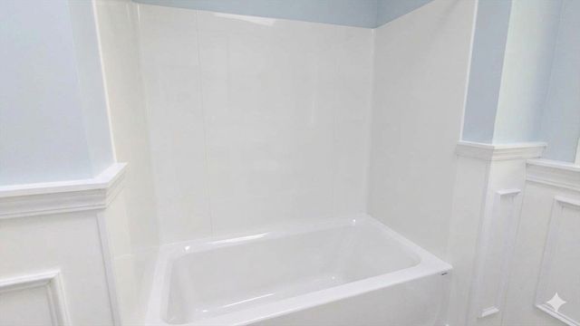 4 Dale St, Burlington, MA 01803