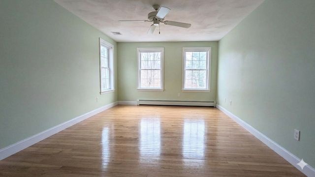 4 Dale St, Burlington, MA 01803