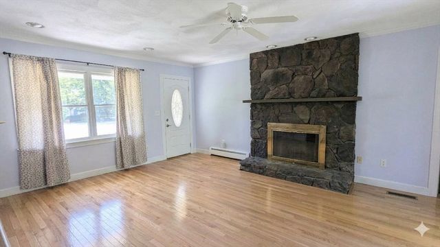 4 Dale St, Burlington, MA 01803
