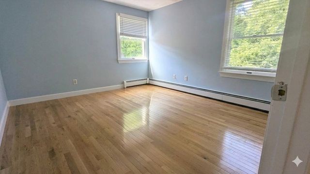 4 Dale St, Burlington, MA 01803