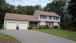 4 Dale St, Burlington, MA 01803