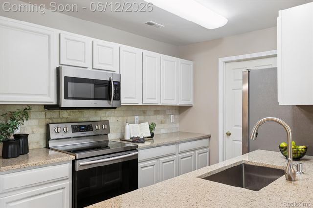 11862 Farmington Road, Livonia, MI 48150