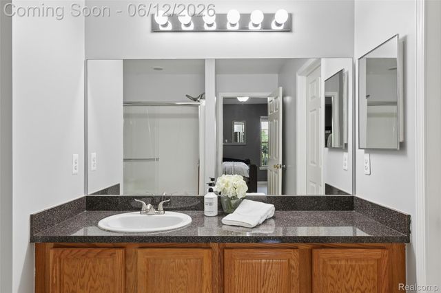 11862 Farmington Road, Livonia, MI 48150