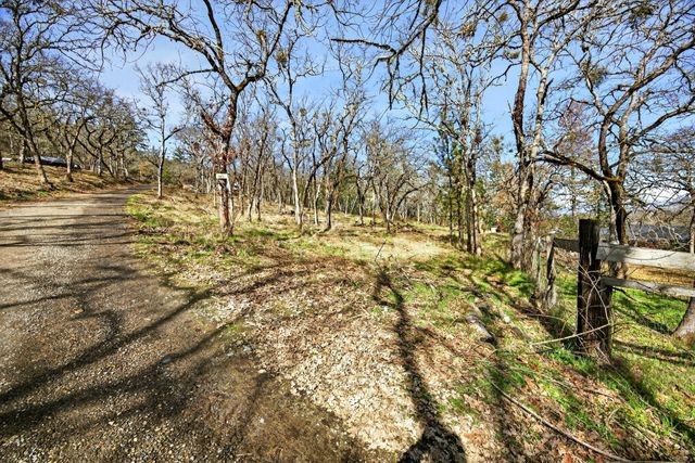 2083 Knowles Road, Medford, OR 97501
