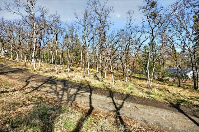 2083 Knowles Road, Medford, OR 97501