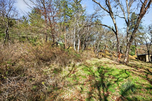2083 Knowles Road, Medford, OR 97501