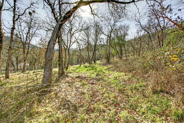 2083 Knowles Road, Medford, OR 97501