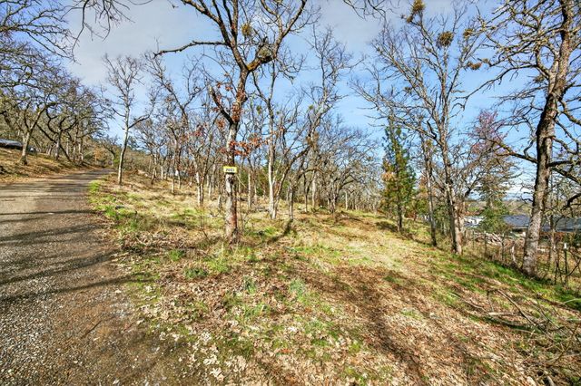 2083 Knowles Road, Medford, OR 97501