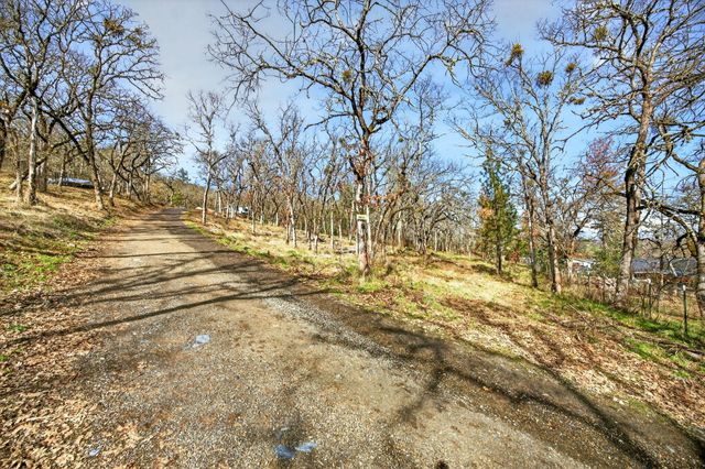 2083 Knowles Road, Medford, OR 97501