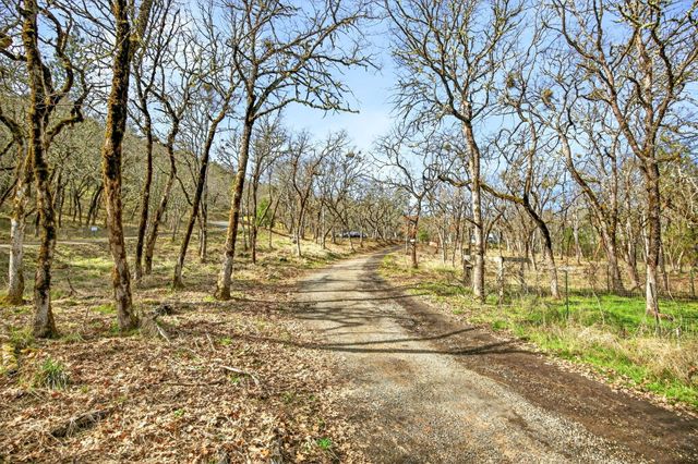 2083 Knowles Road, Medford, OR 97501