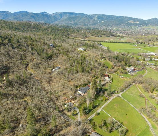2083 Knowles Road, Medford, OR 97501
