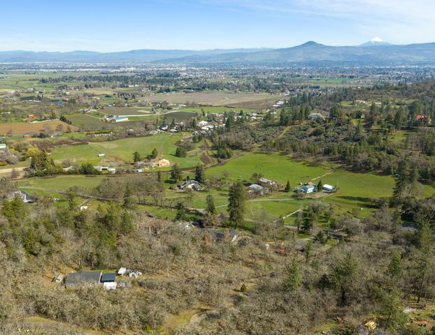 2083 Knowles Road, Medford, OR 97501