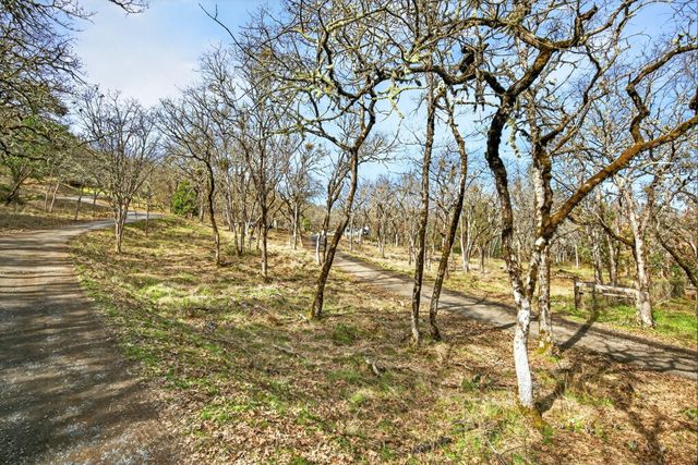 2083 Knowles Road, Medford, OR 97501