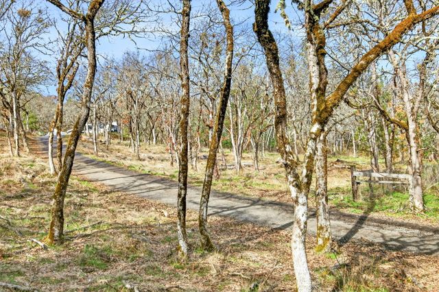 2083 Knowles Road, Medford, OR 97501