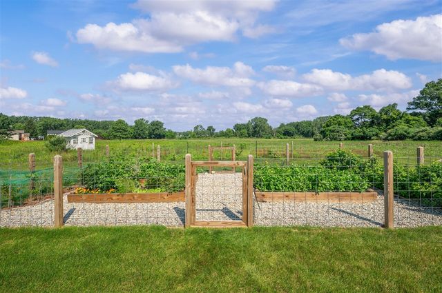 12054 California Road, Bridgman, MI 49106