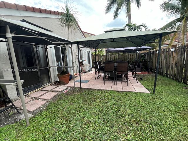 1327 Seagrape Cir, Weston, FL 33326