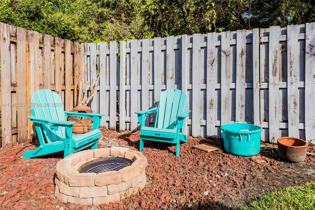 1327 Seagrape Cir, Weston, FL 33326