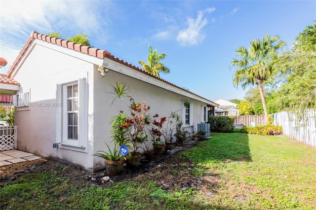 1327 Seagrape Cir, Weston, FL 33326