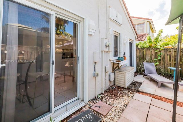 1327 Seagrape Cir, Weston, FL 33326