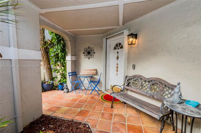 1327 Seagrape Cir, Weston, FL 33326