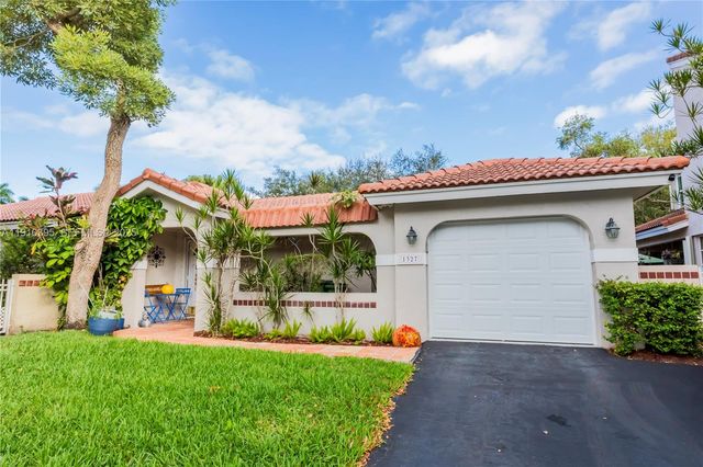 1327 Seagrape Cir, Weston, FL 33326