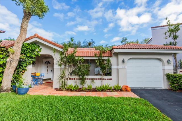 1327 Seagrape Cir, Weston, FL 33326