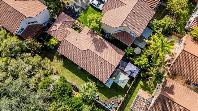 1327 Seagrape Cir, Weston, FL 33326